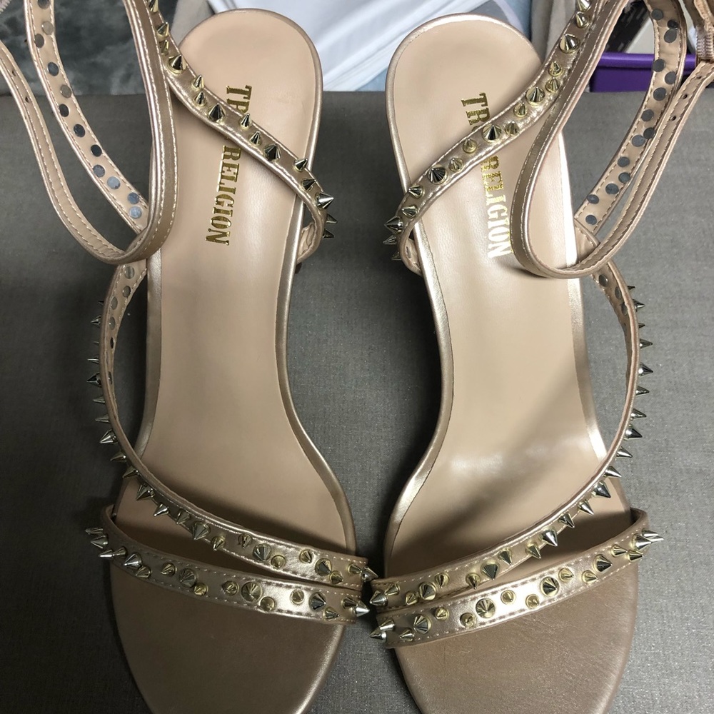 NWOT  True Religion Gold Toned Strappy Heels, with Gold Studs